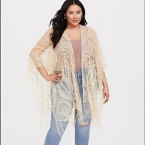 BEIGE PAISLEY LACE FRINGE RUANA (Shawl)